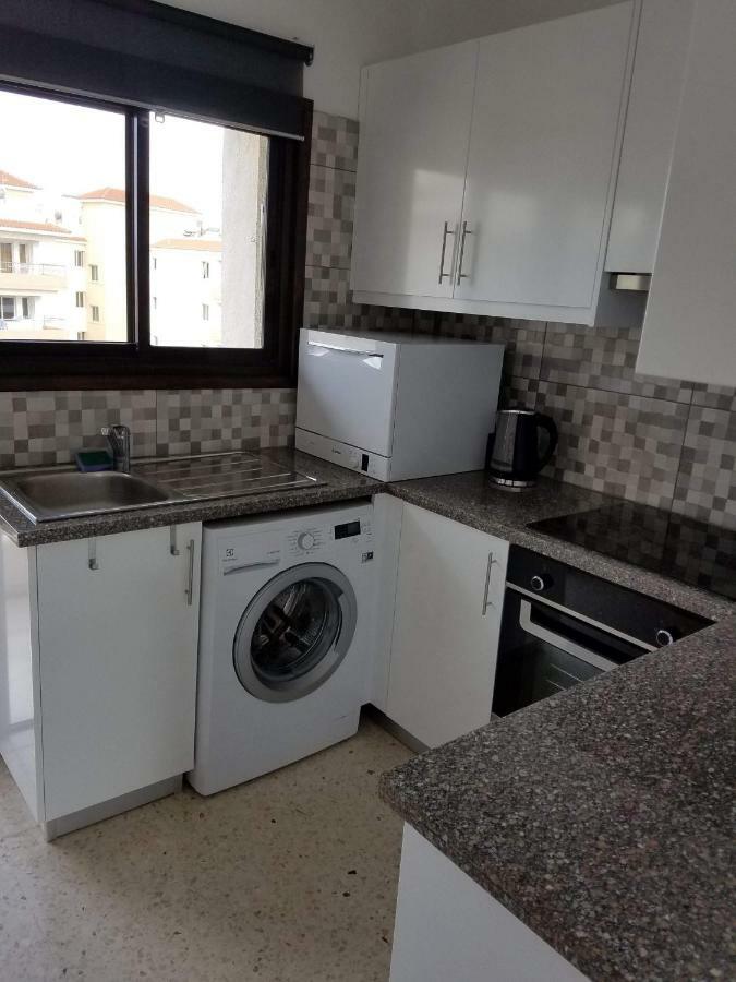 Kings Avenue - Natalia'S Apt Пафос Екстериор снимка